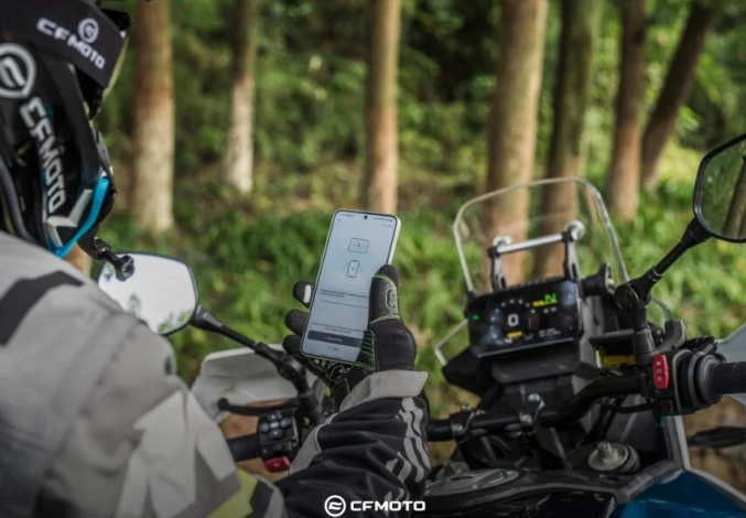 CFMOTO KONEKTIVITA