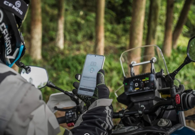 CFMOTO KONEKTIVITA